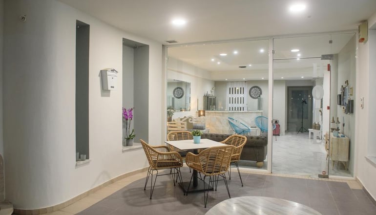 Aqua Beachfront Elegant Hotel